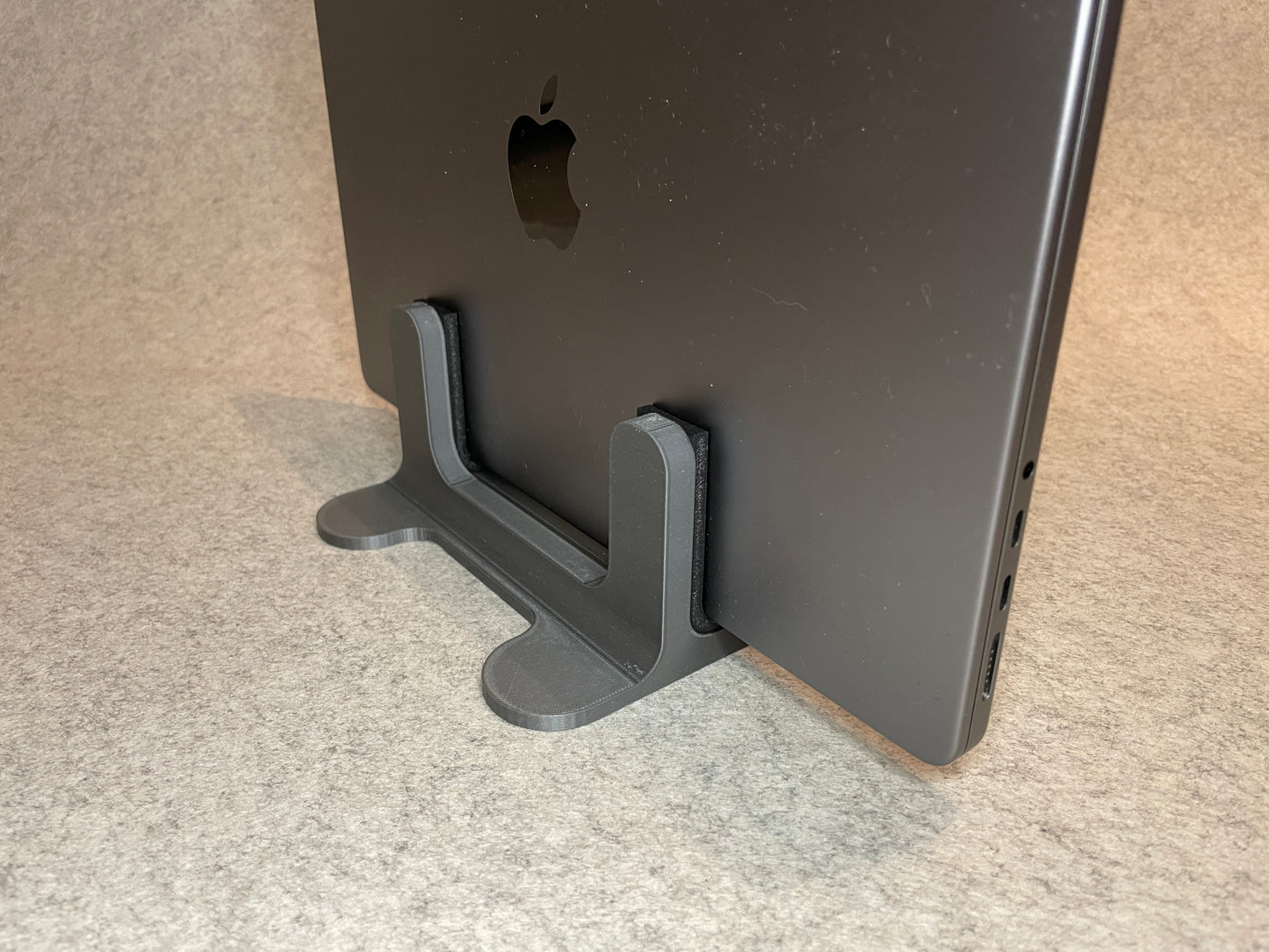 Vertikalt laptopställ för dator / MacBook
