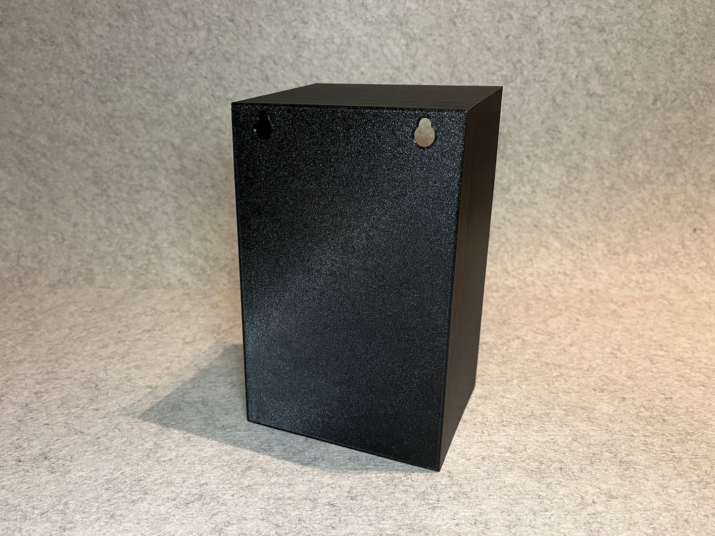 Vägghållare / spelställ för 10 spel till Nintendo NES