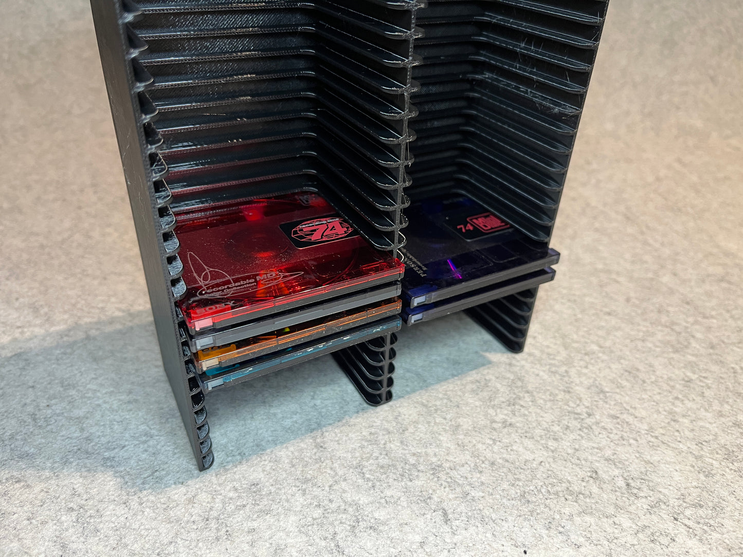 Vägghållare / ställ för 50 MiniDisc MD skivor