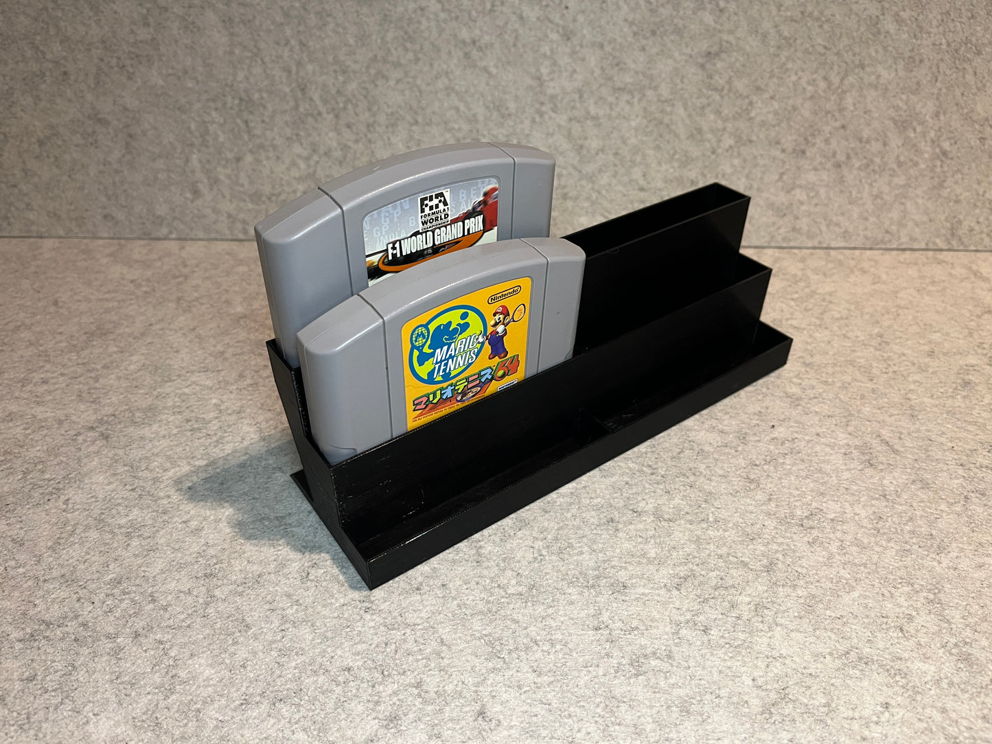 Spelställ för 6 Nintendo 64-kassetter - trestegsdesign