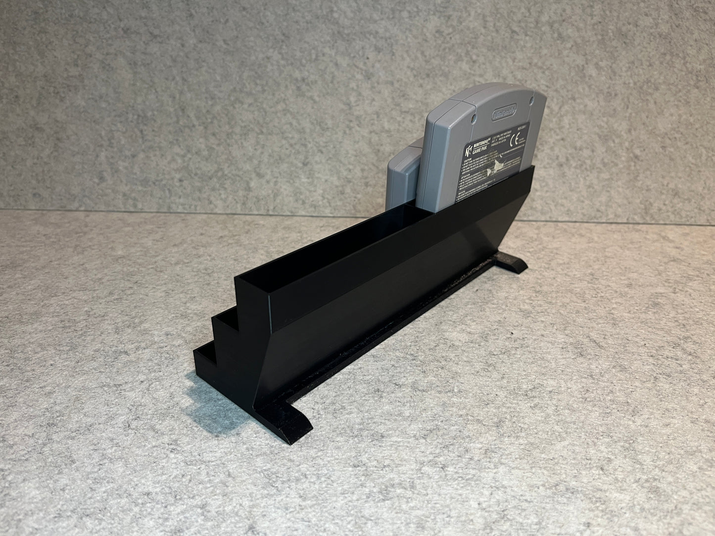 Spelställ för 6 Nintendo 64-kassetter - trestegsdesign