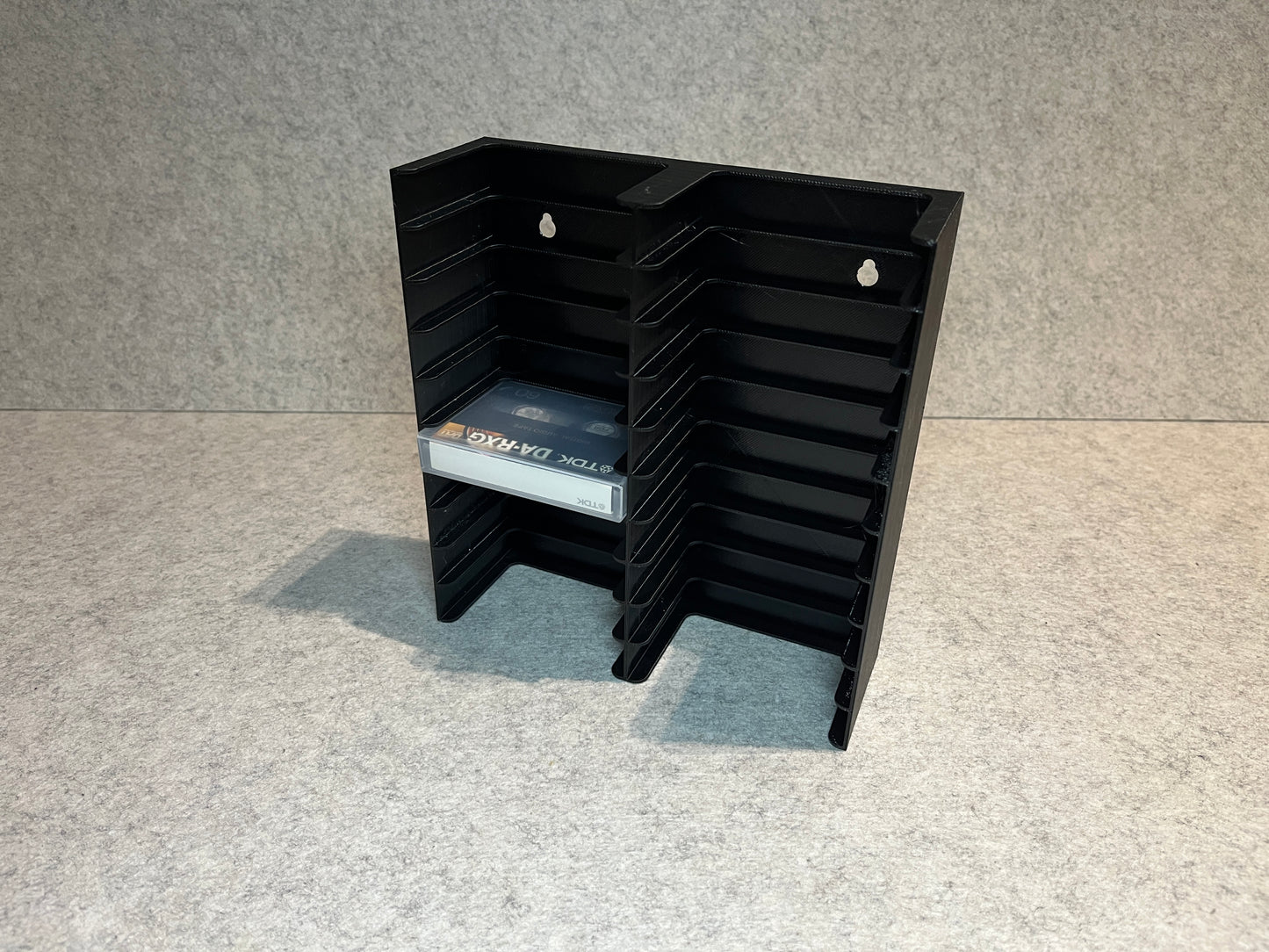 Vägghållare för 20 DAT kassettband