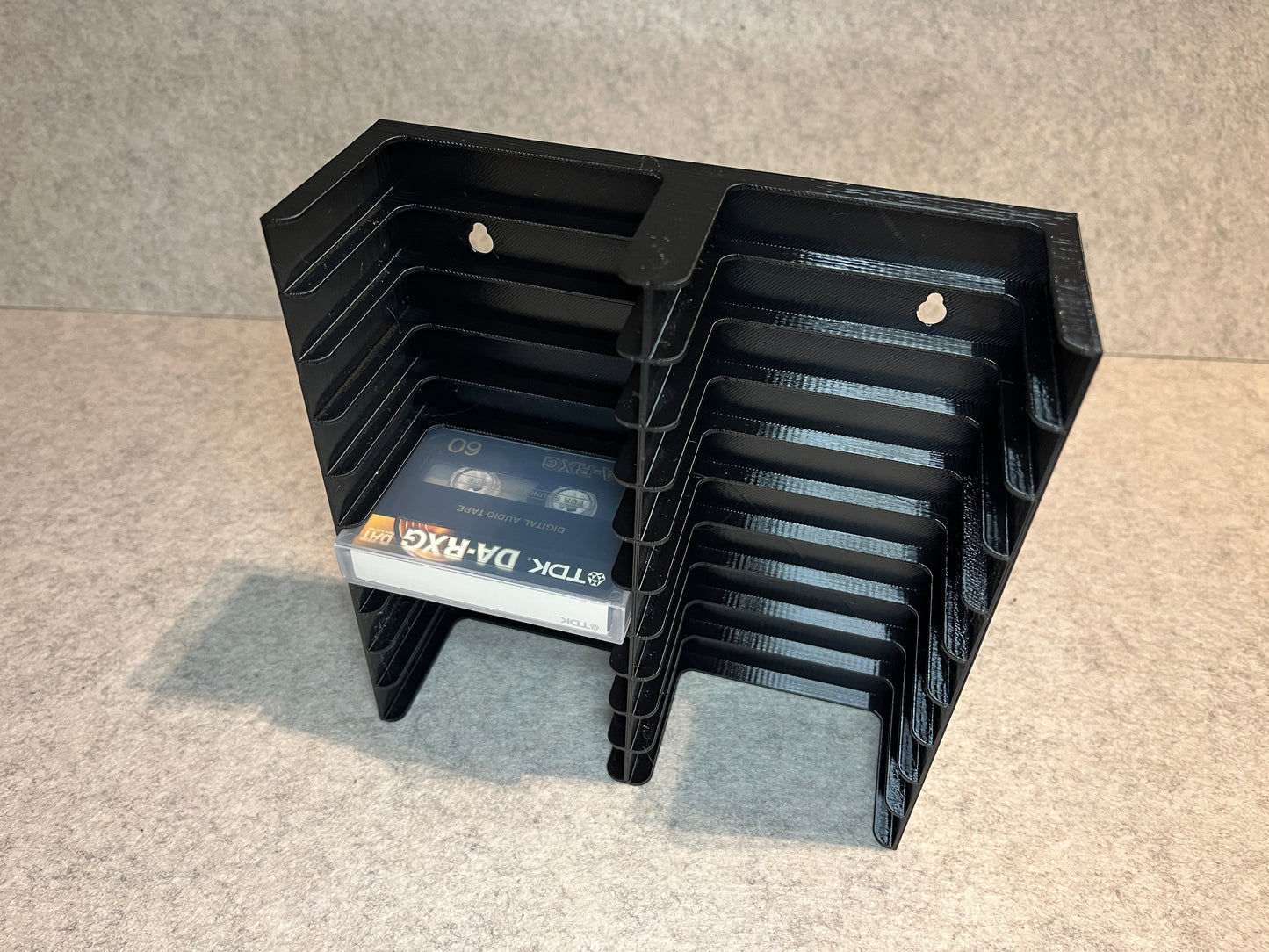 Vägghållare för 20 DAT kassettband