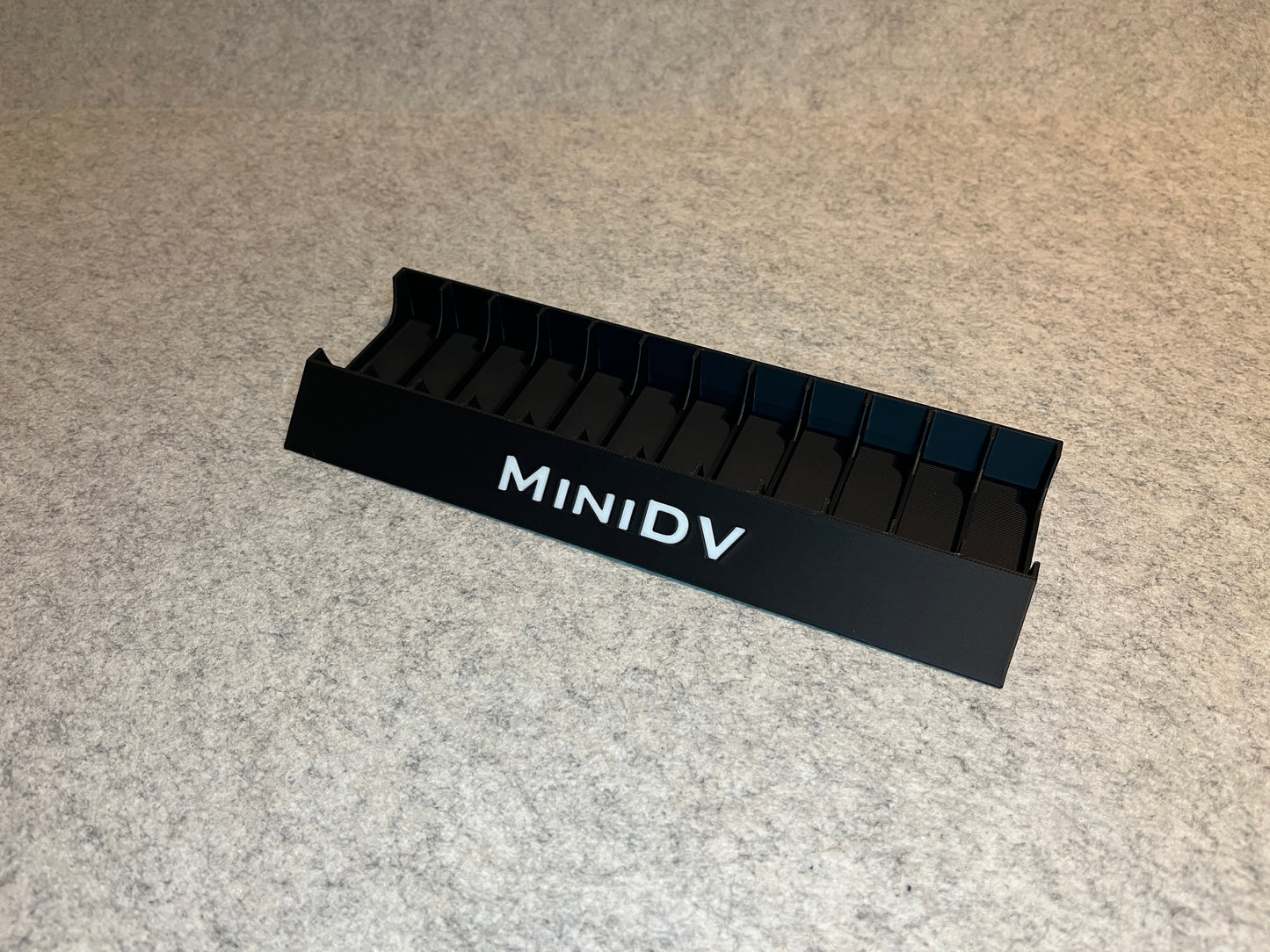 Ställ för 12 MiniDV kassettband