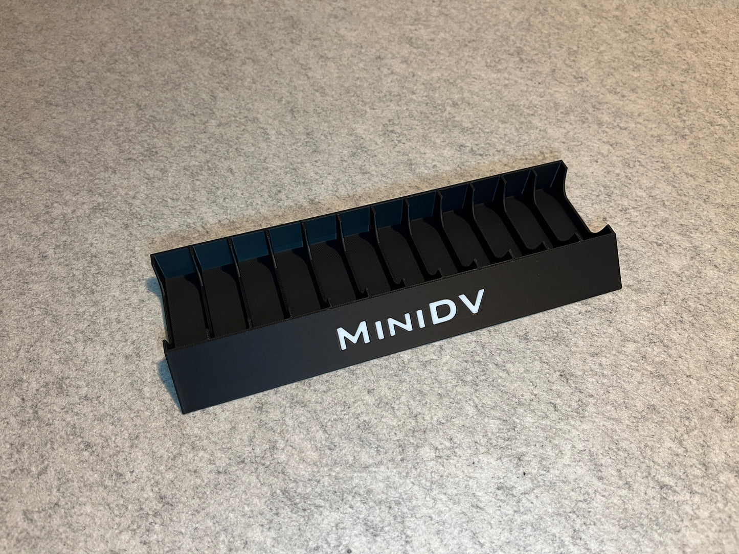 Ställ för 12 MiniDV kassettband