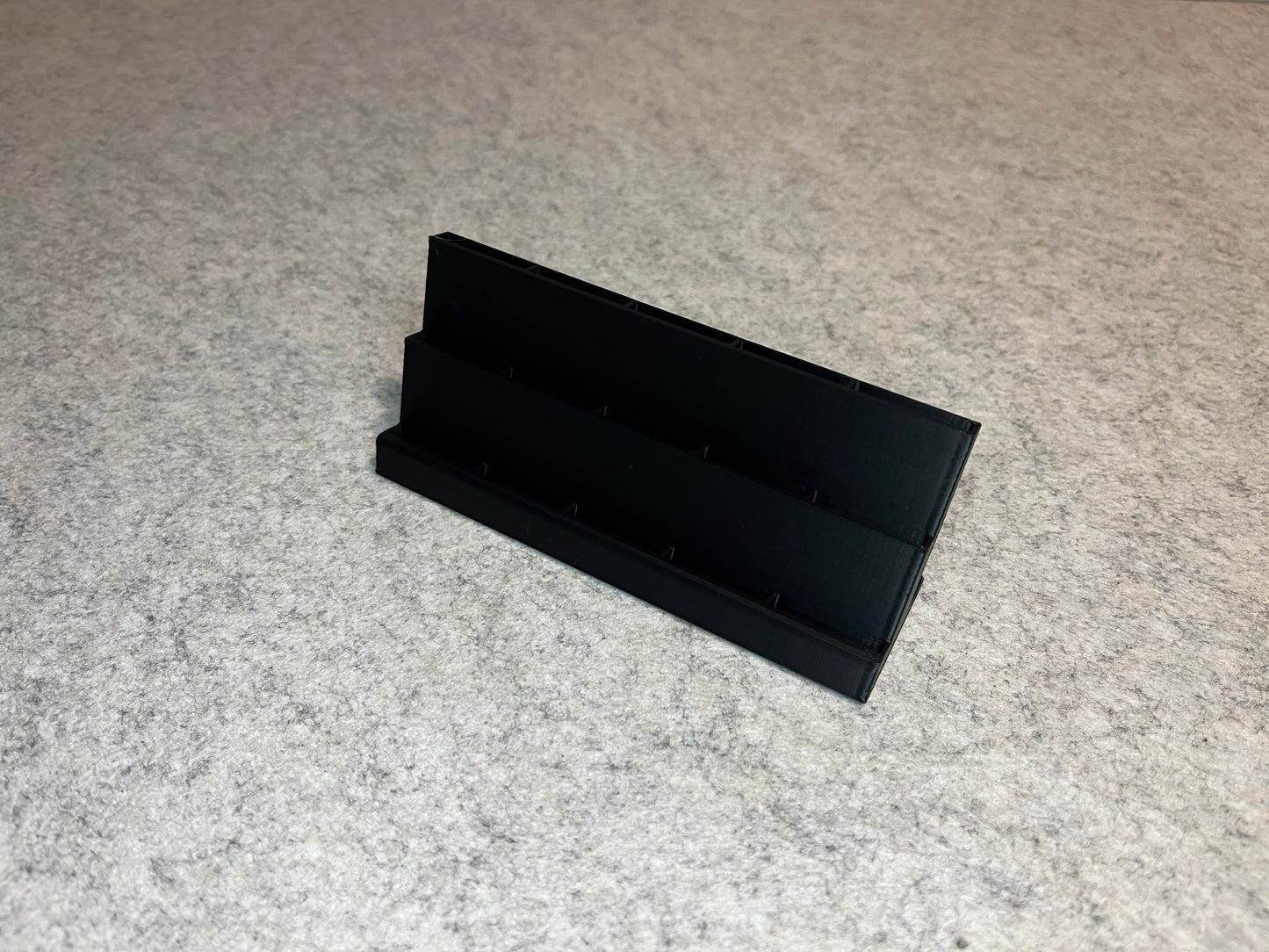 Spelställ för 15 Nintendo Switch spel - trappstegsdesign