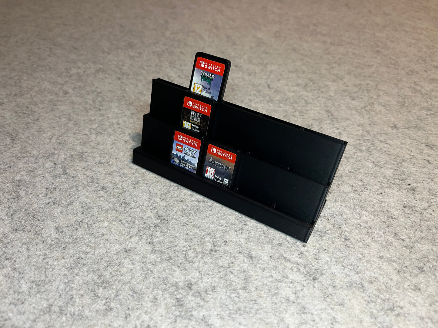Spelställ för 15 Nintendo Switch spel - trappstegsdesign