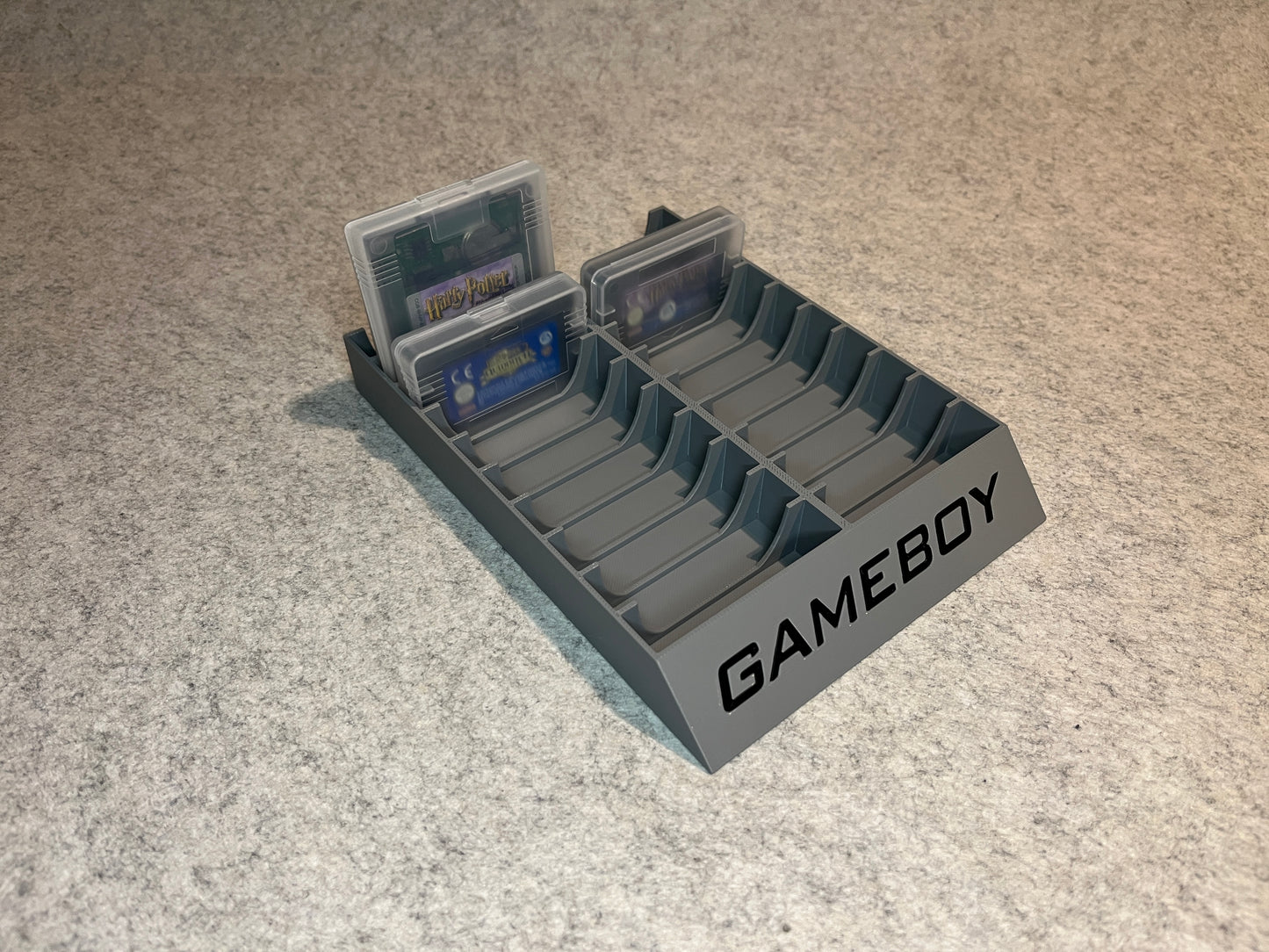 Spelställ för 20 GameBoy spel i skyddsfodral med GAMEBOY text