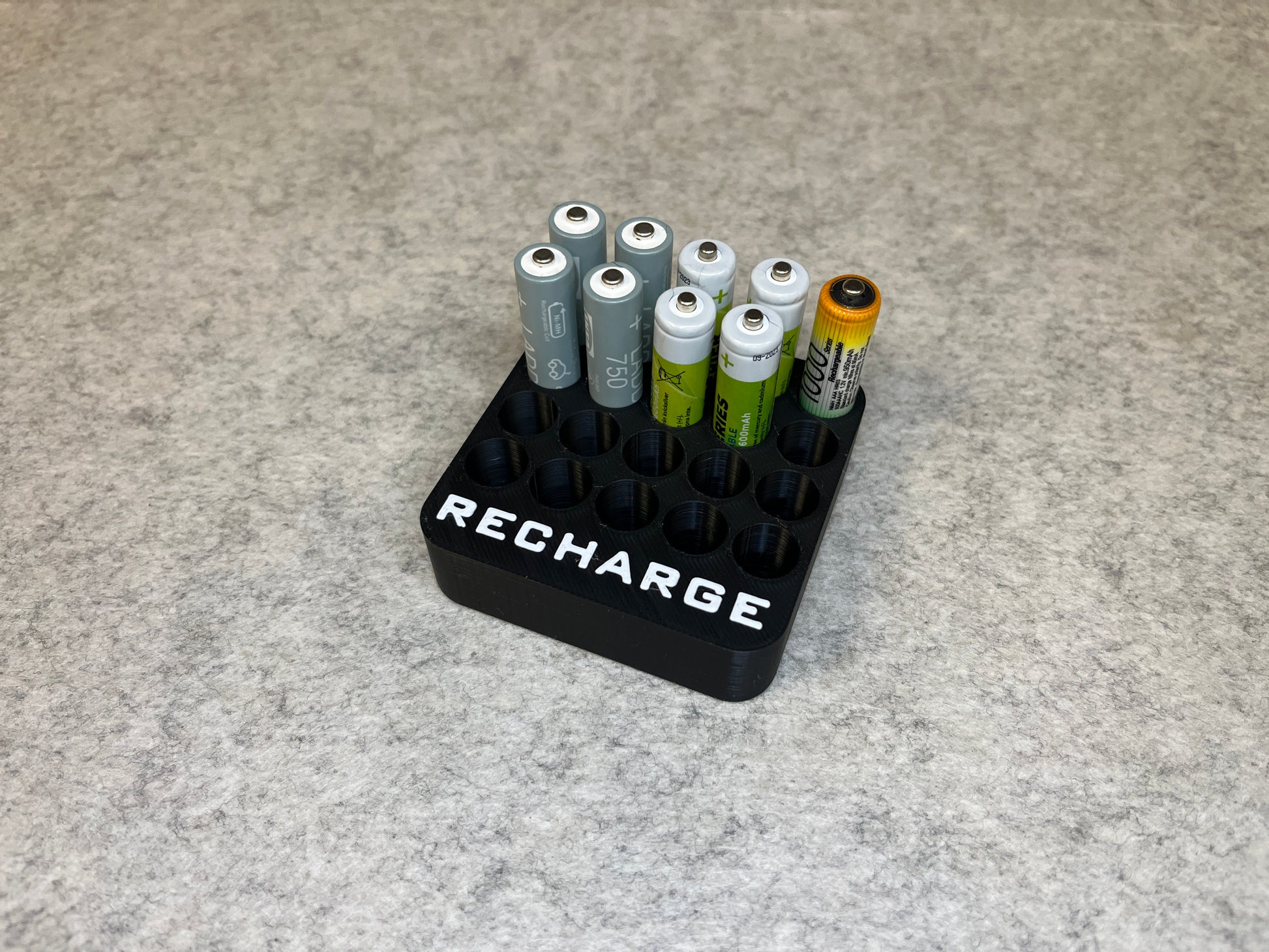 Batteristand för 20 laddningsbara AAA-batterier