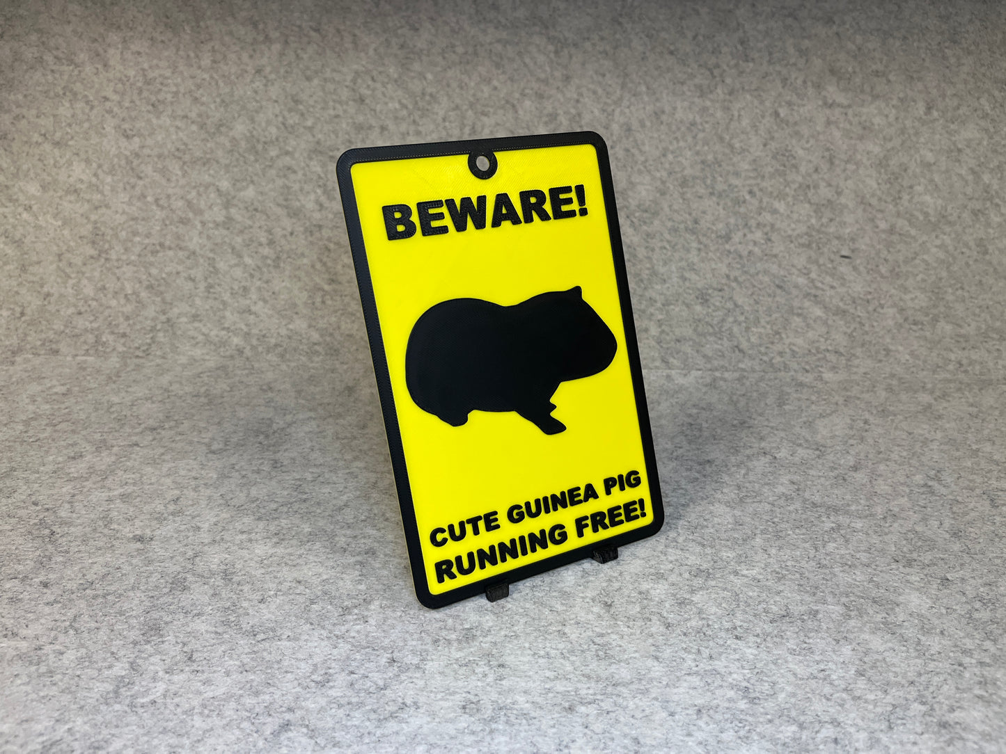 Väggdekor marsvin - Beware Cute Guinea Pig – bild 2