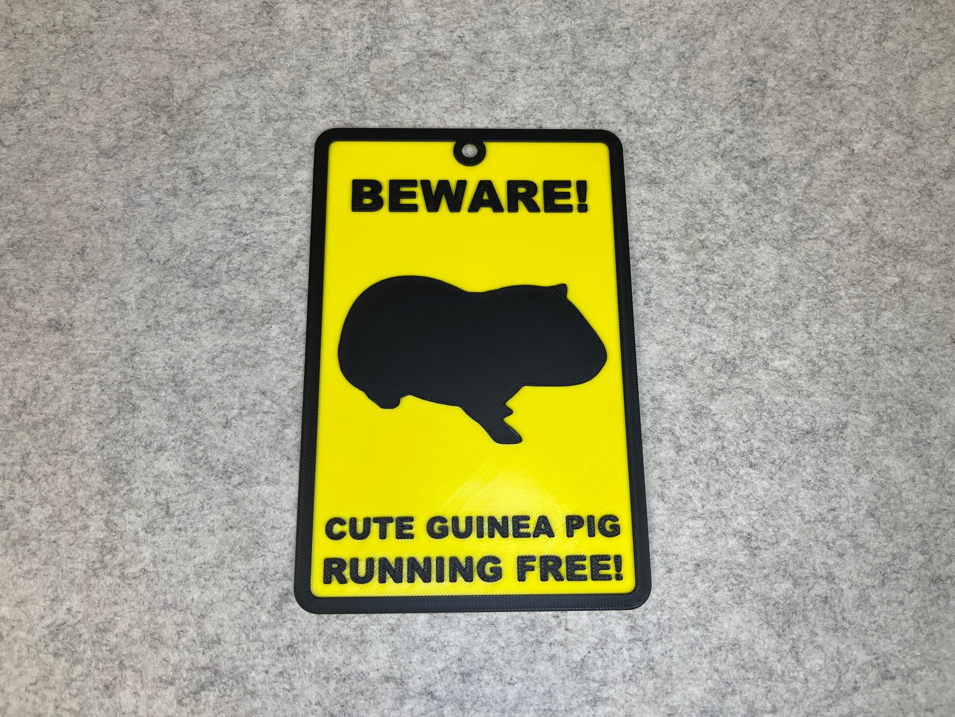Väggdekor marsvin - Beware Cute Guinea Pig – bild 3