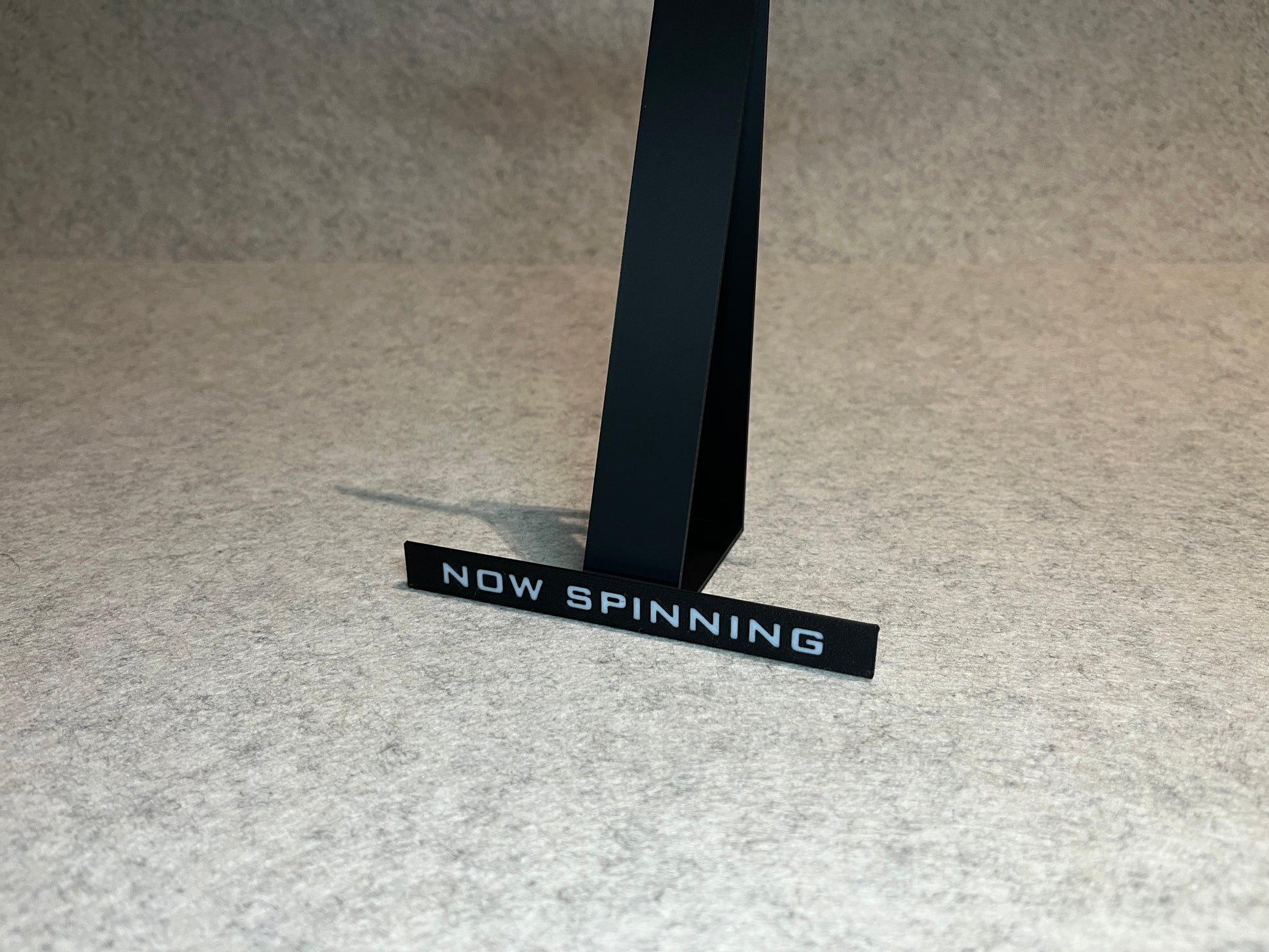 Displayställ för vinyl-LP – Now Spinning